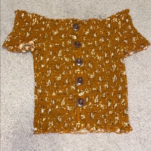 Cropped off the shoulders tight shirt